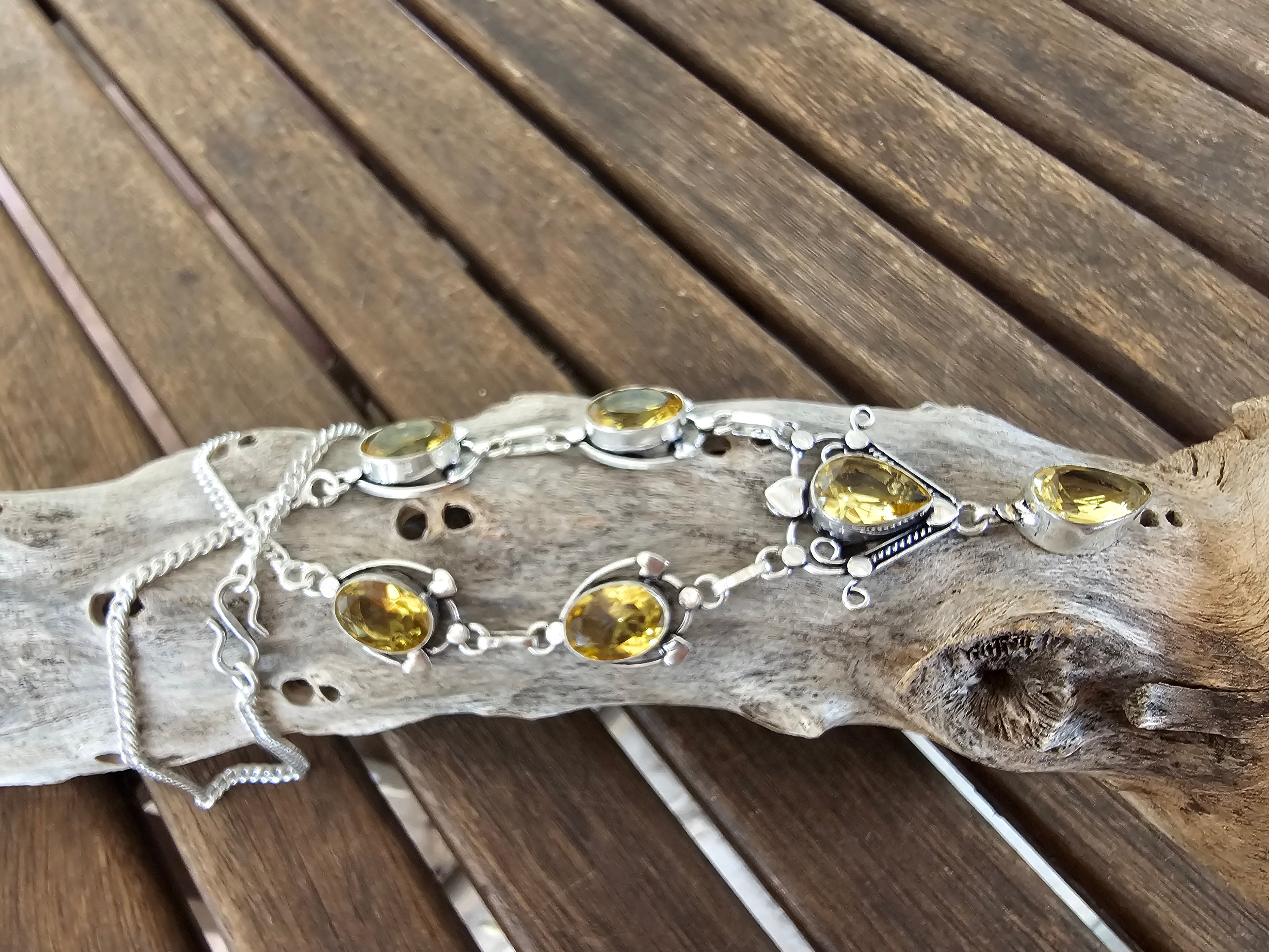 Romántico collar lavalier