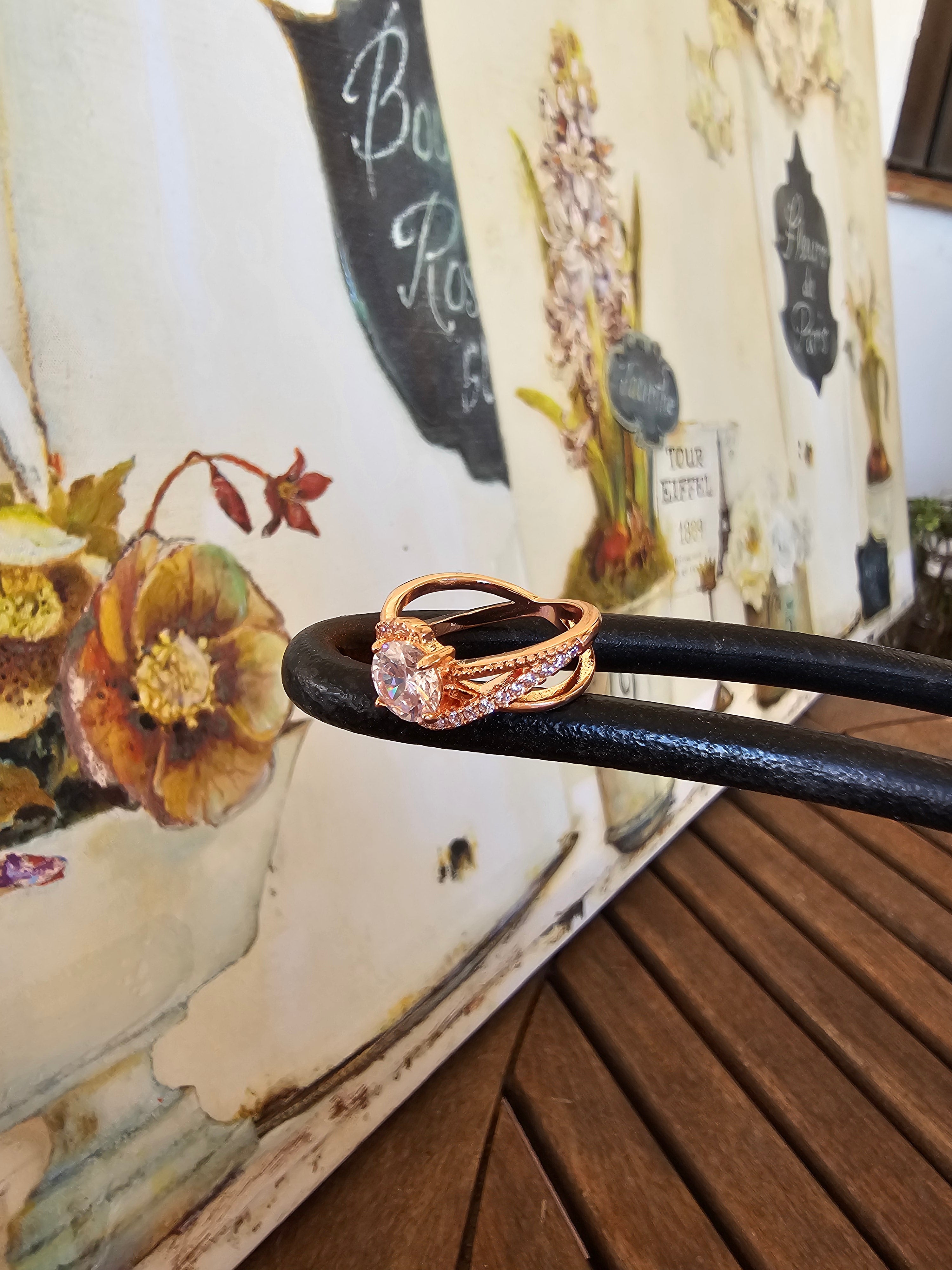 Lindo anillo de color oro rosa