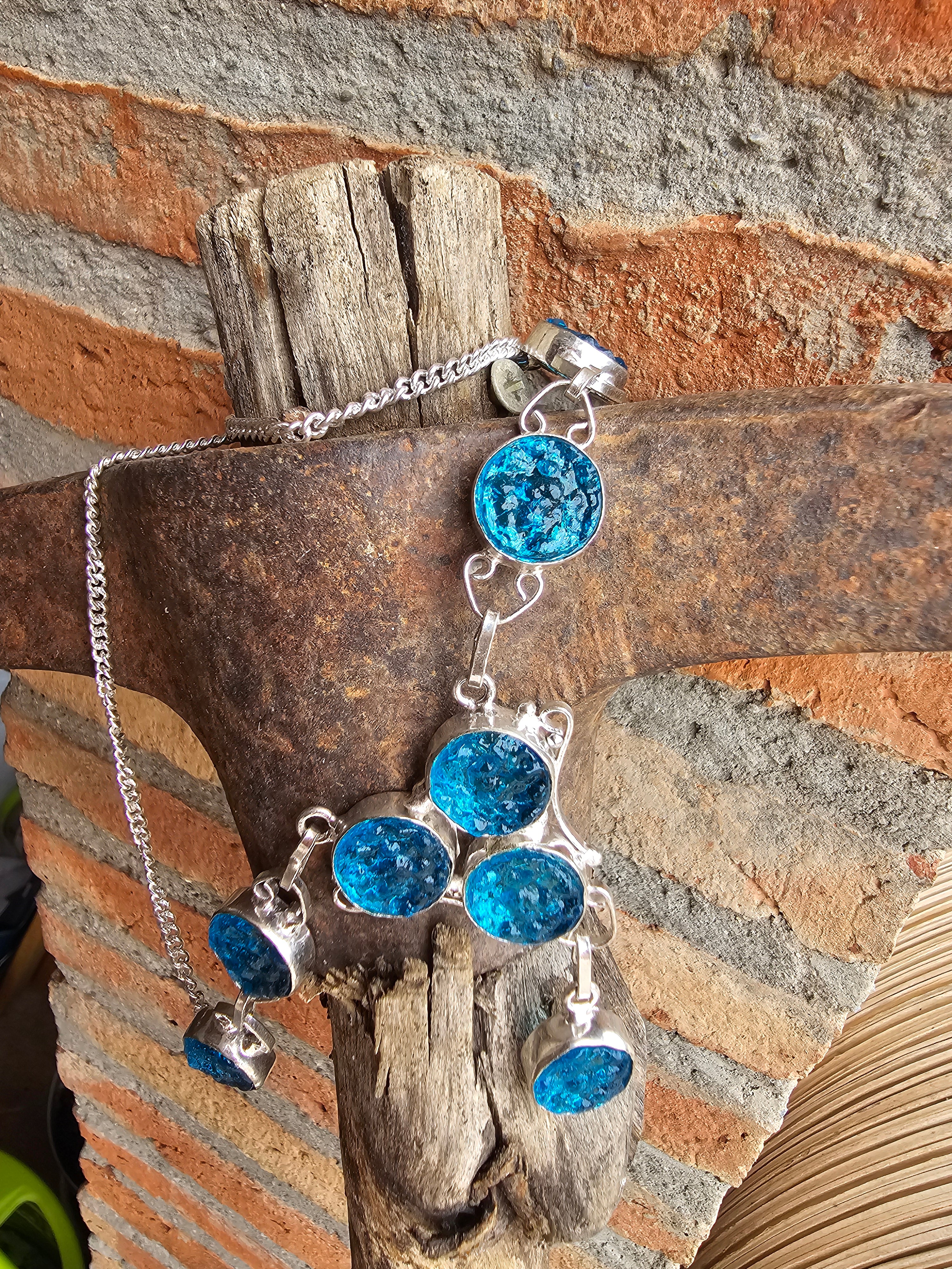 Lindo collar azul  para cualquier ocasión