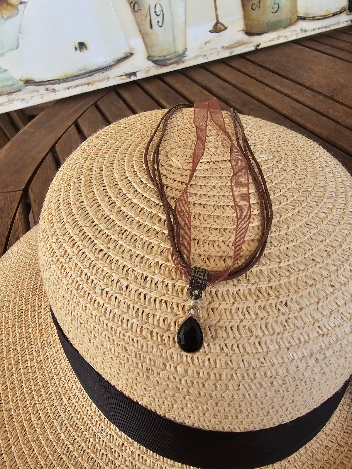 Collar Multihilo con Colgante de Cristal Negro en Gota – Estilo Boho Chic
