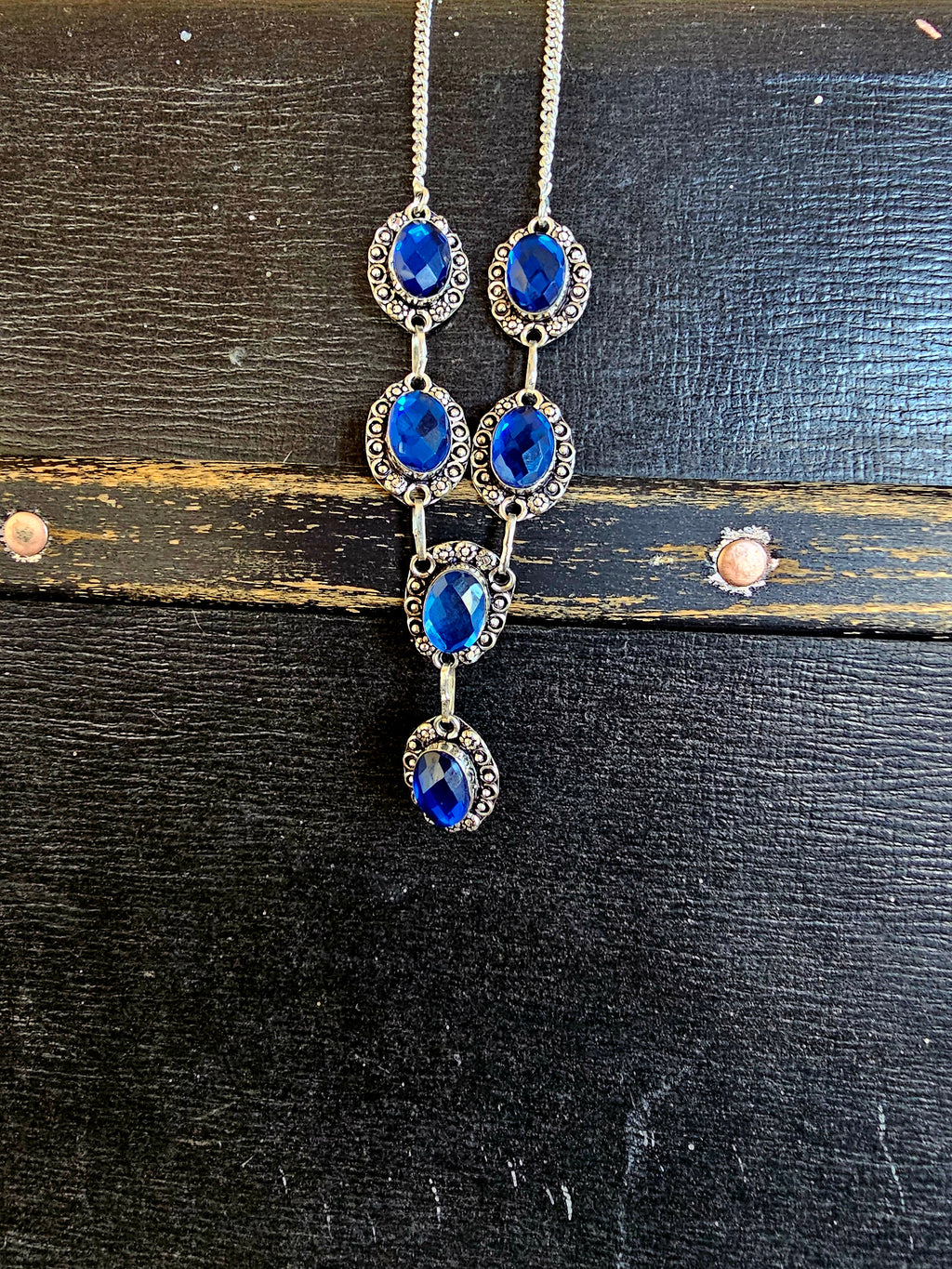 Lindo collar azul para cualquier ocasión