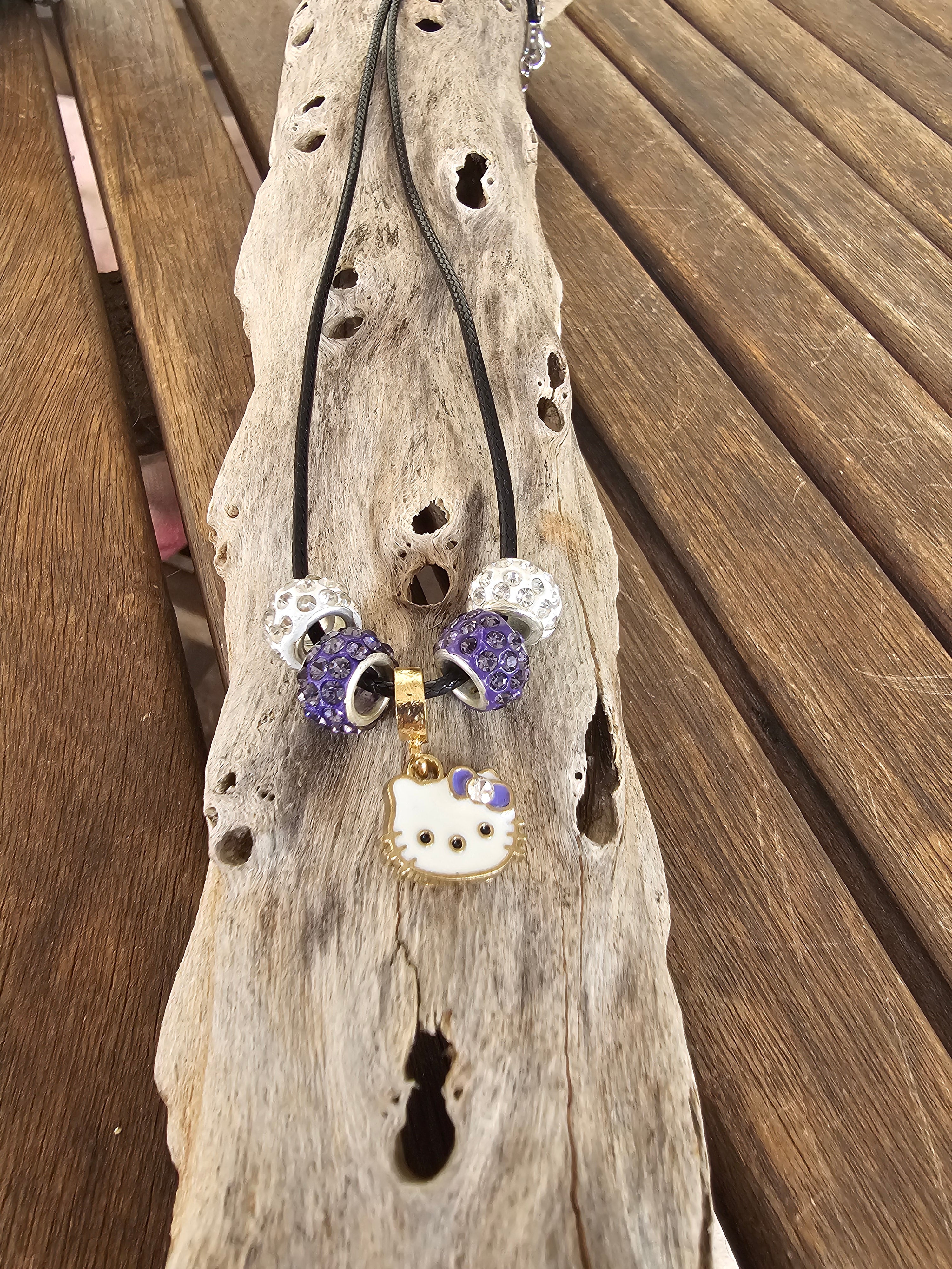 Collar con Dije de Gatita y Charms de Cristal