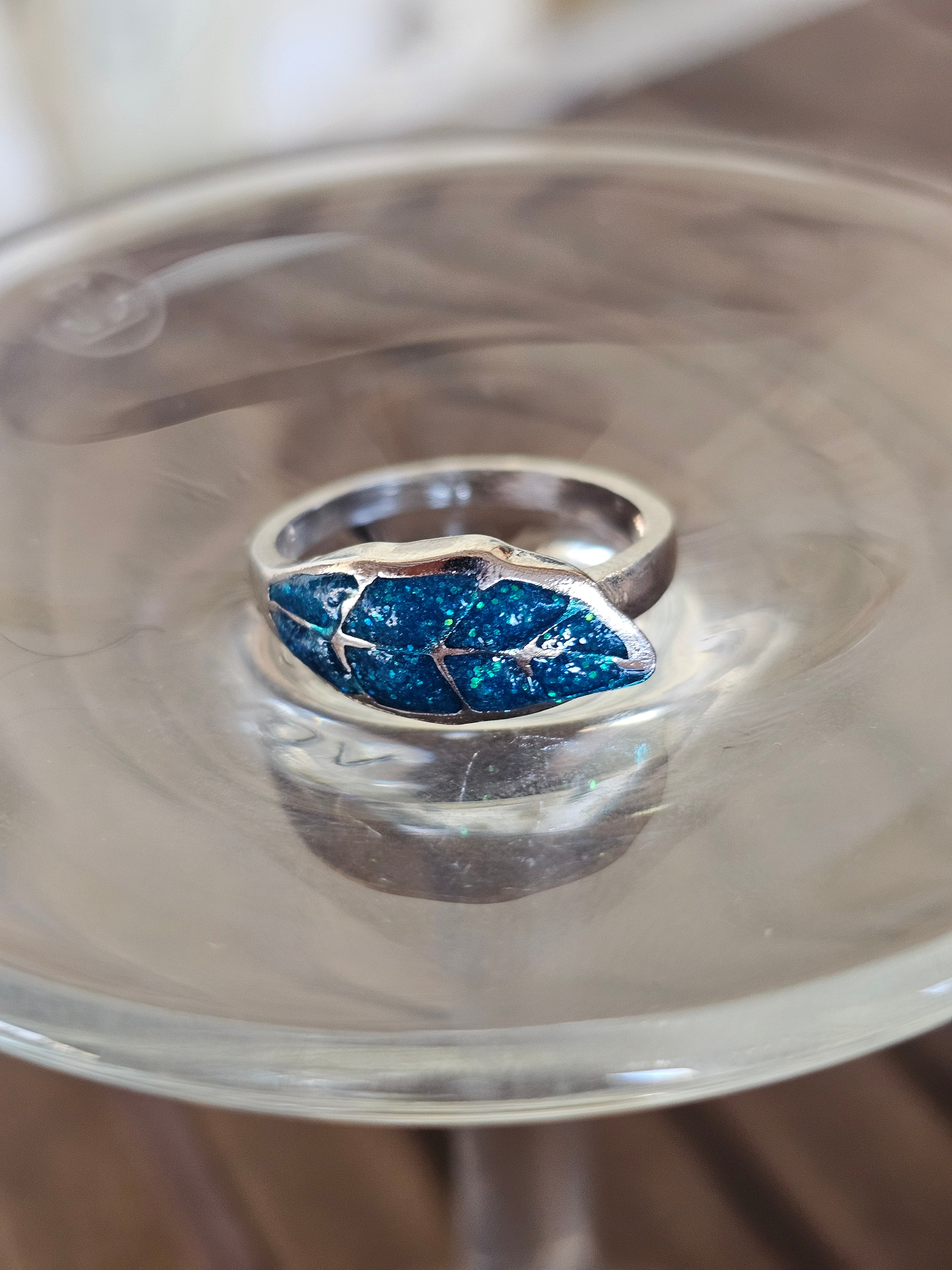 Lindo anillo estilo hoja