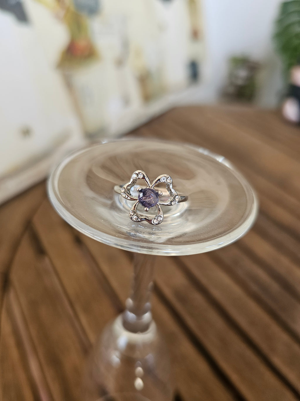 Lindo anillo con forma floral