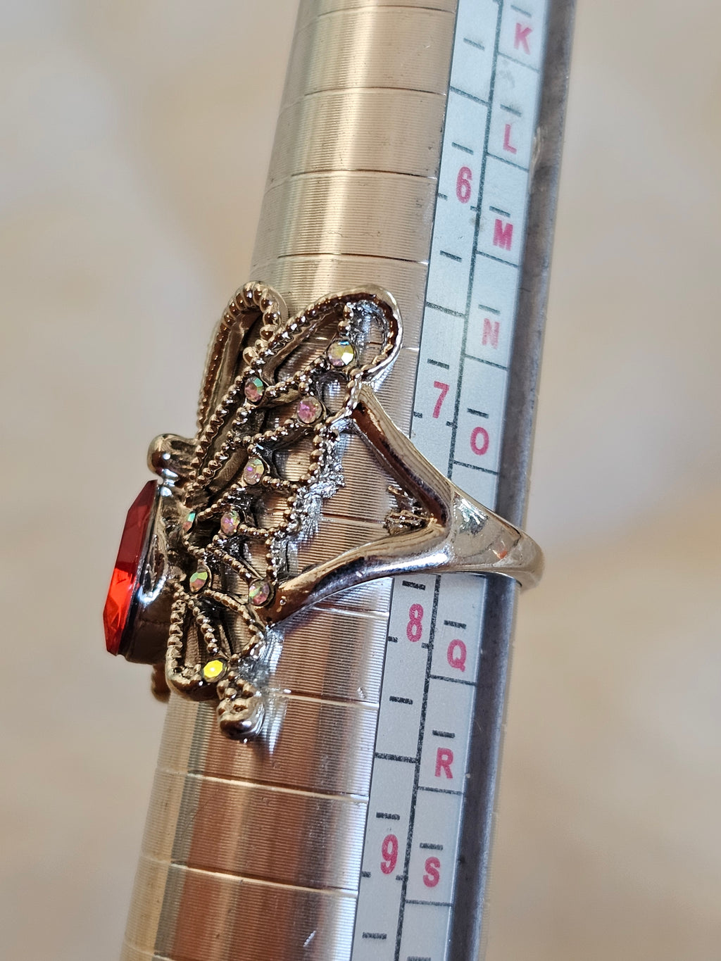 Anillo de mariposa plateada