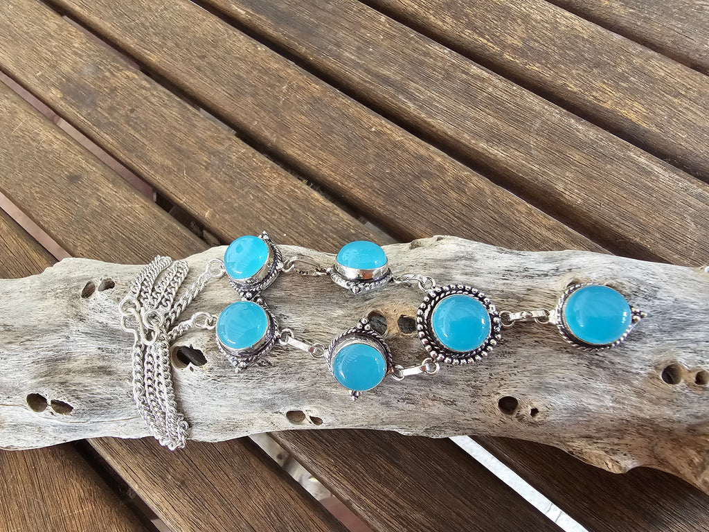 Lindo collar azul para cualquier ocasión