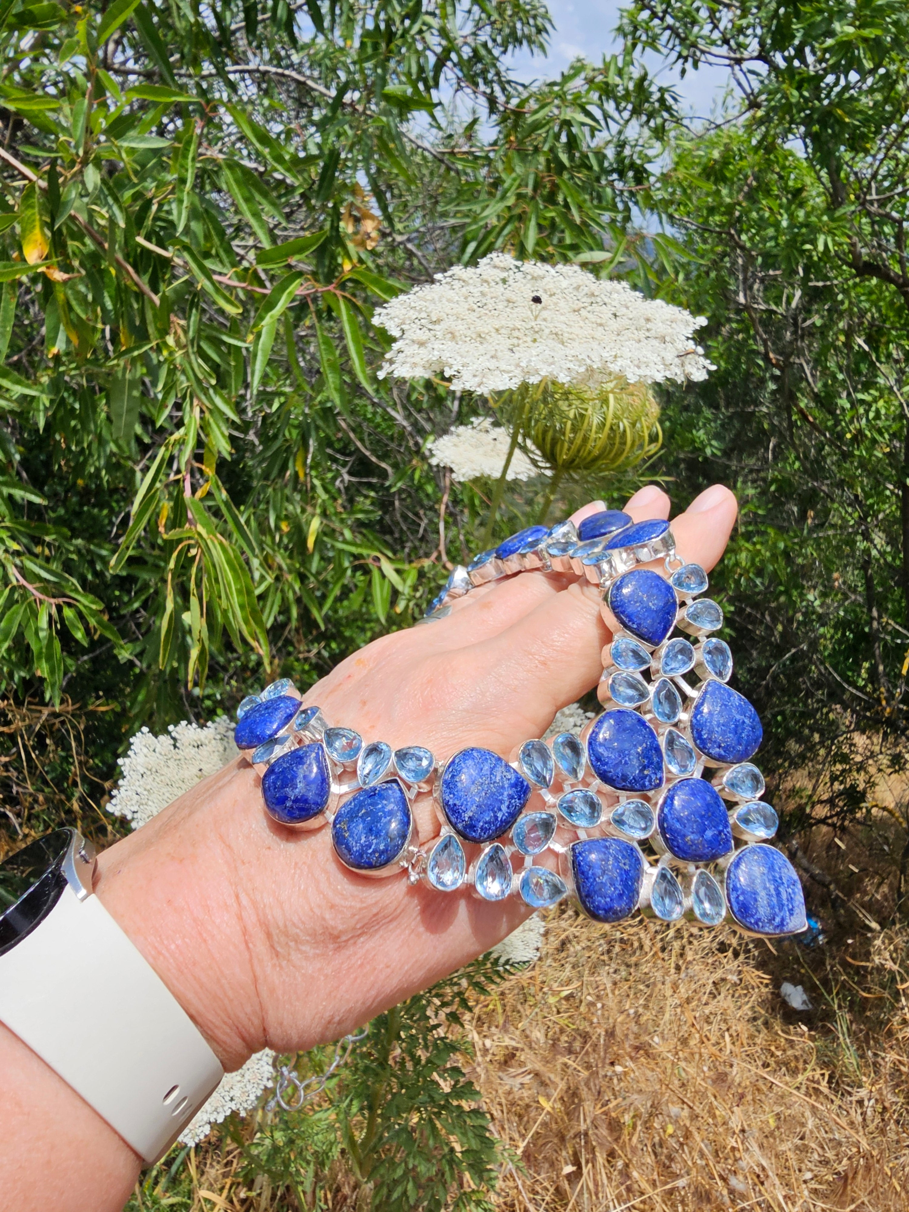 Collar azul bisutería