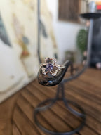 Lindo anillo con forma floral