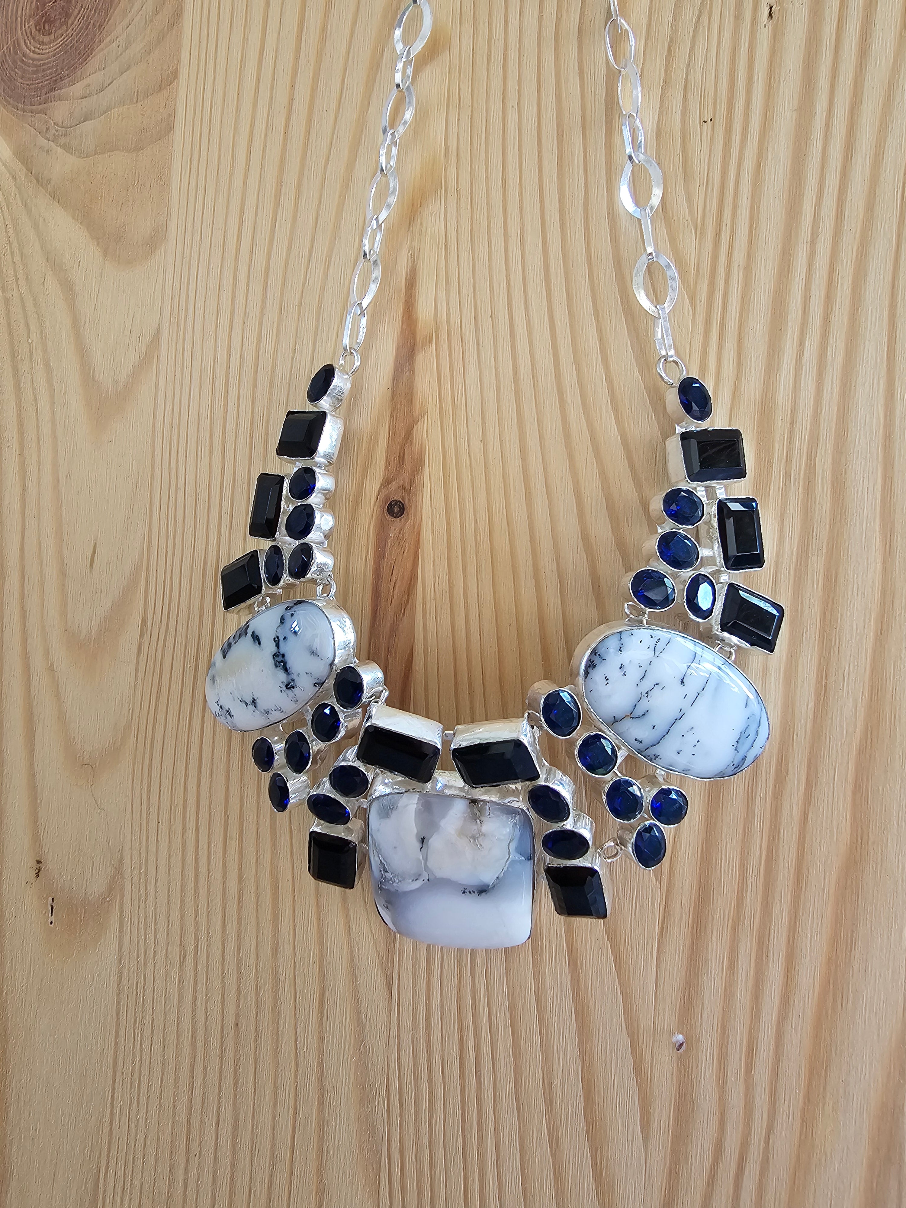 Collar elegante y magnífico
