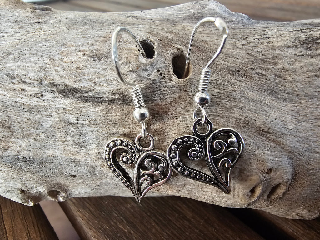 Pendientes Colgantes Corazón Filigrana – Plata Envejecida