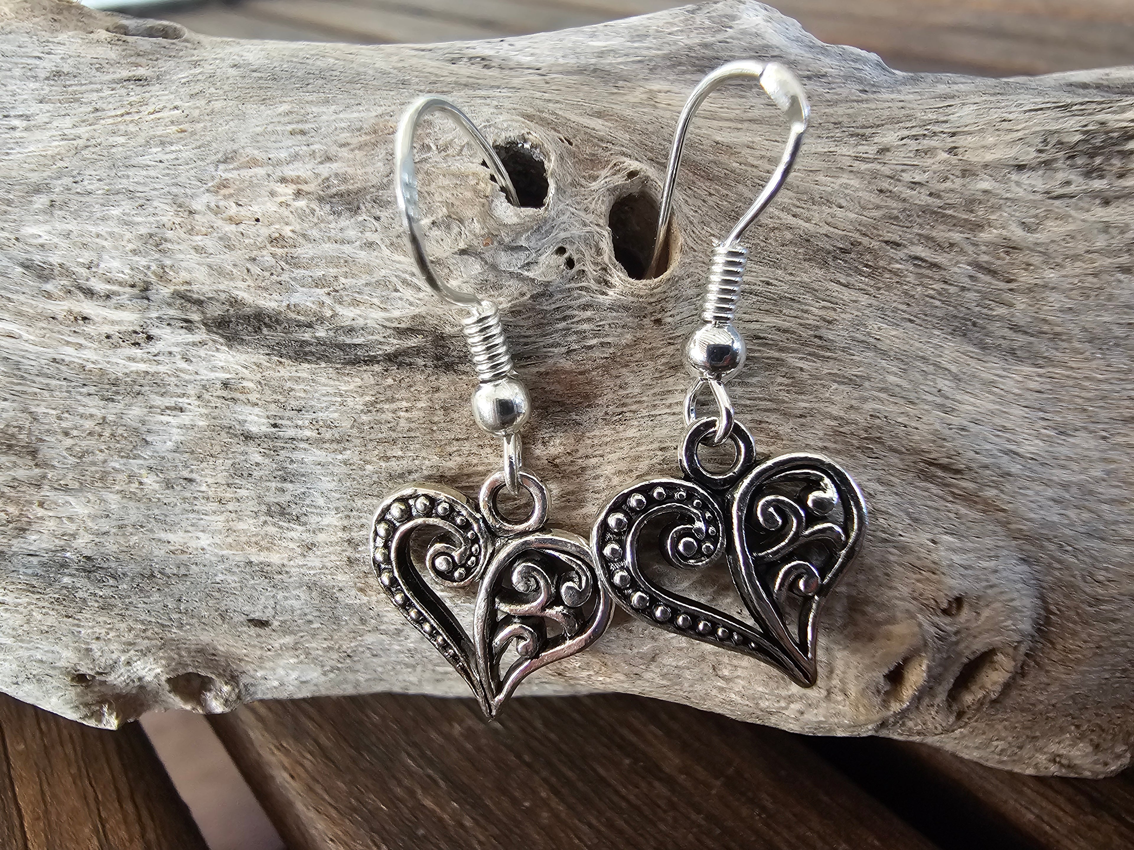 Pendientes Colgantes Corazón Filigrana – Plata Envejecida