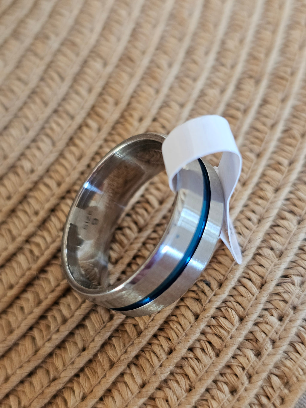 Anillo con un rayo azul