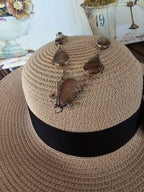Collar brillante con detalles