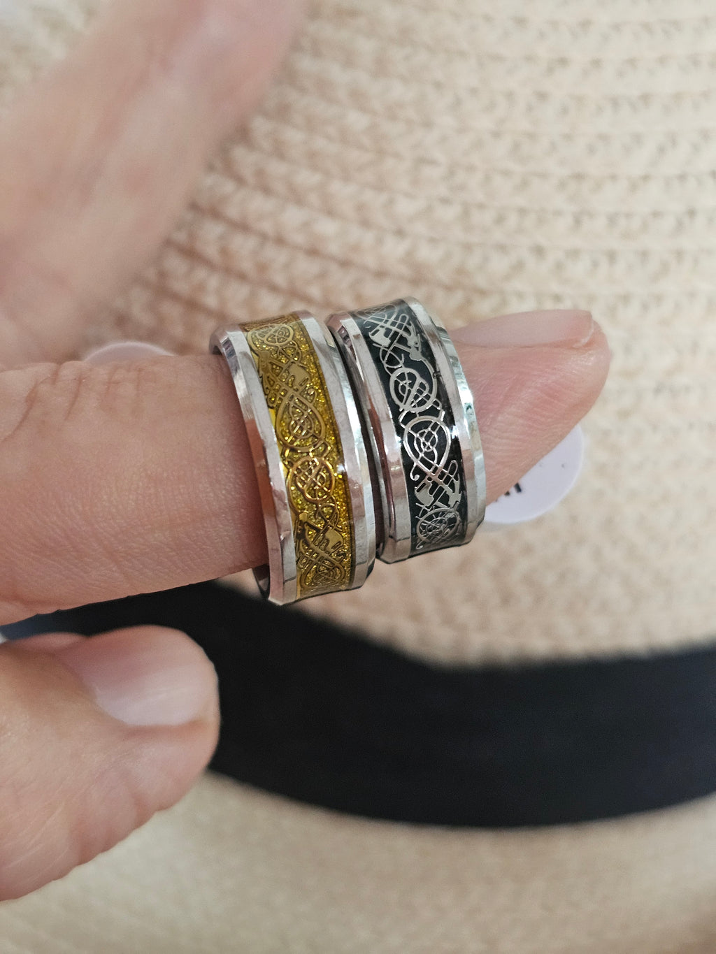 Anillo con patrón celta