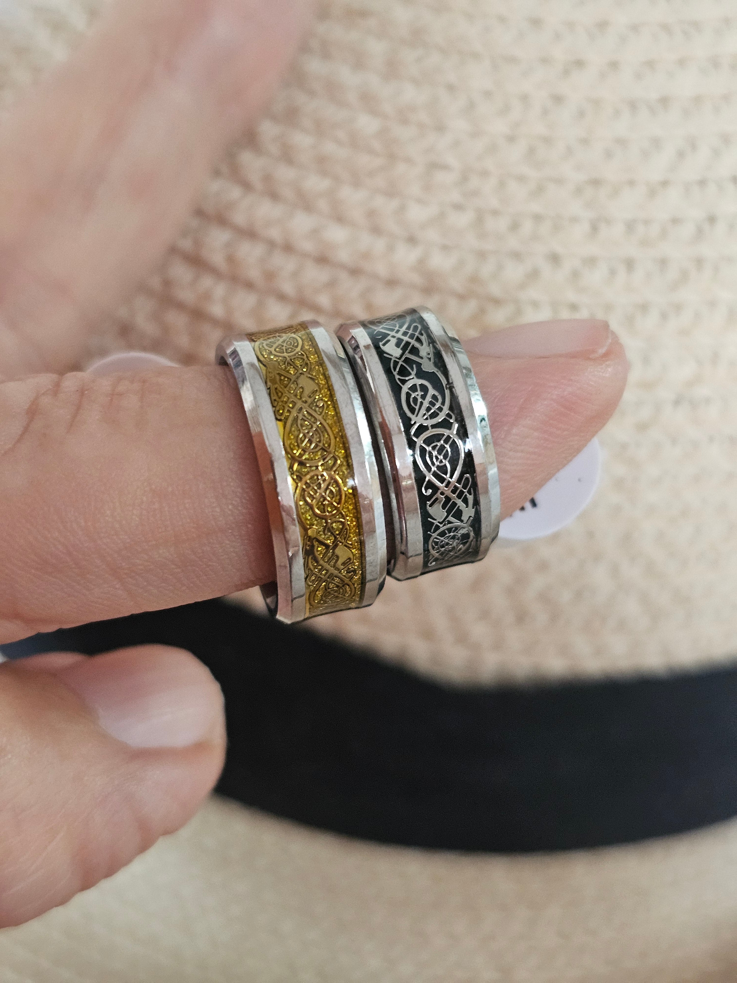 Anillo con patrón celta