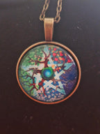 Collar con colgante,  dibujo de pentáculo con rama de árbol