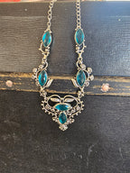 Collar delicado y elegante