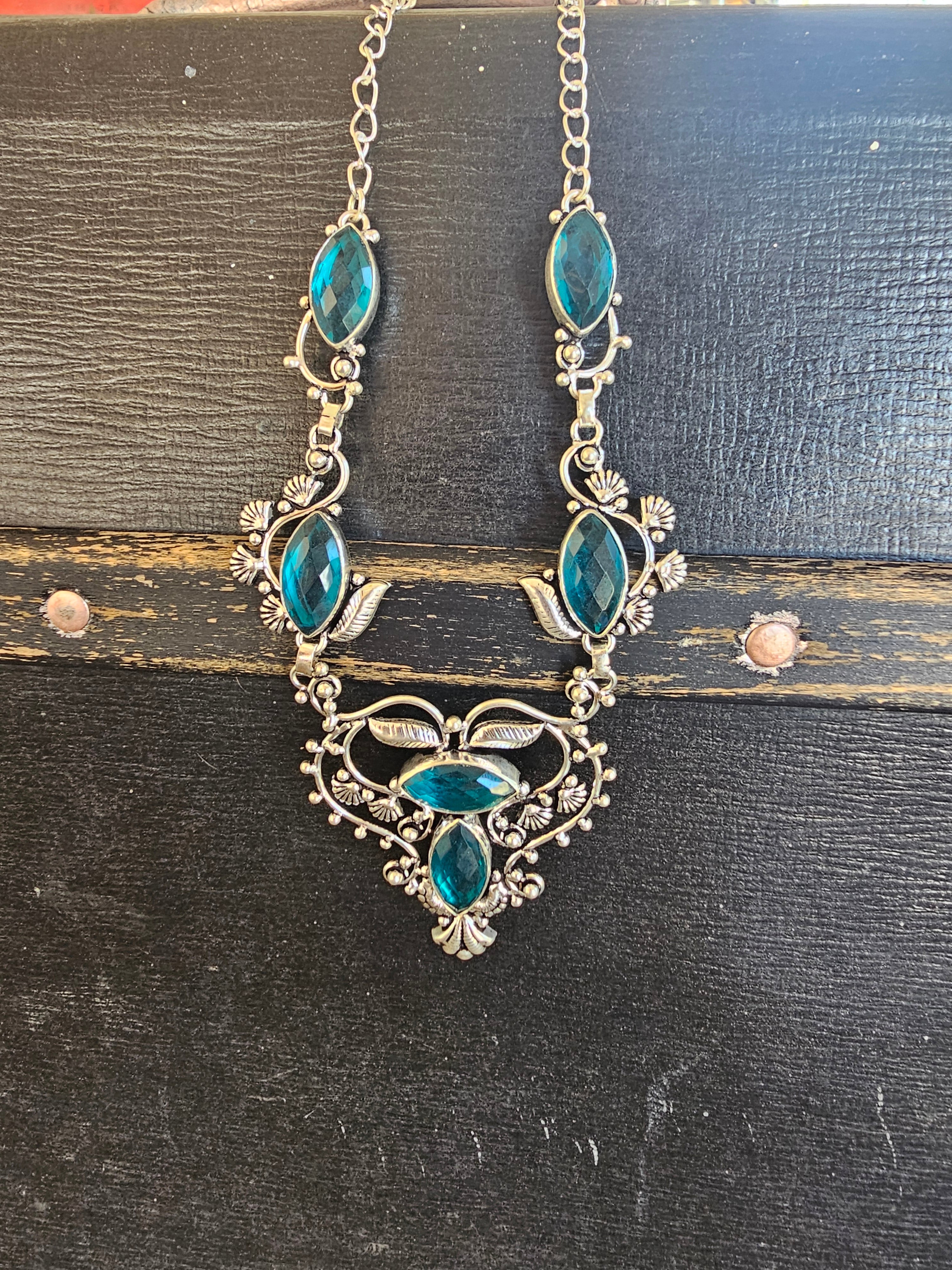 Collar delicado y elegante