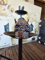 Llamativo anillo de calavera
