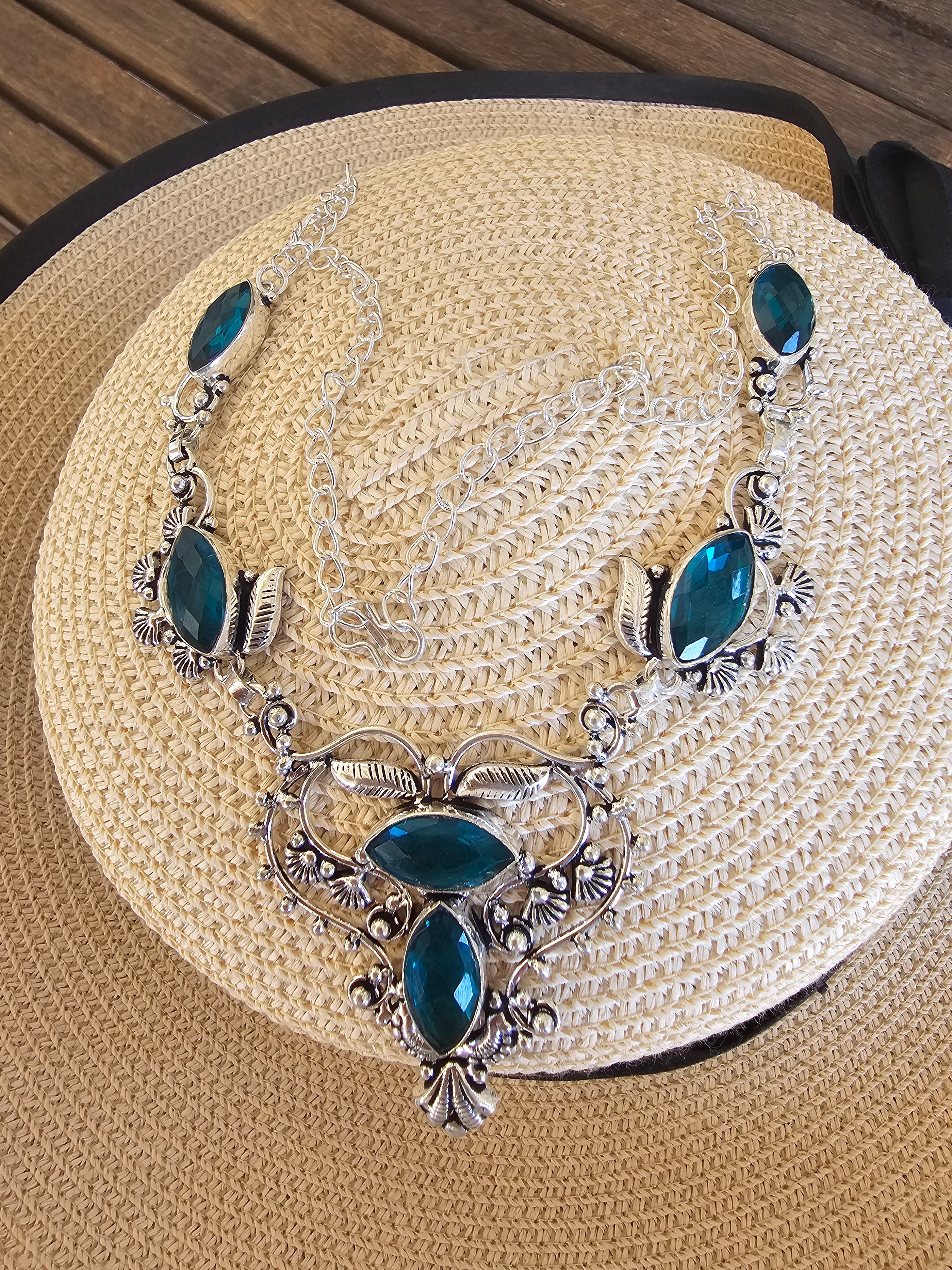 Collar delicado y elegante