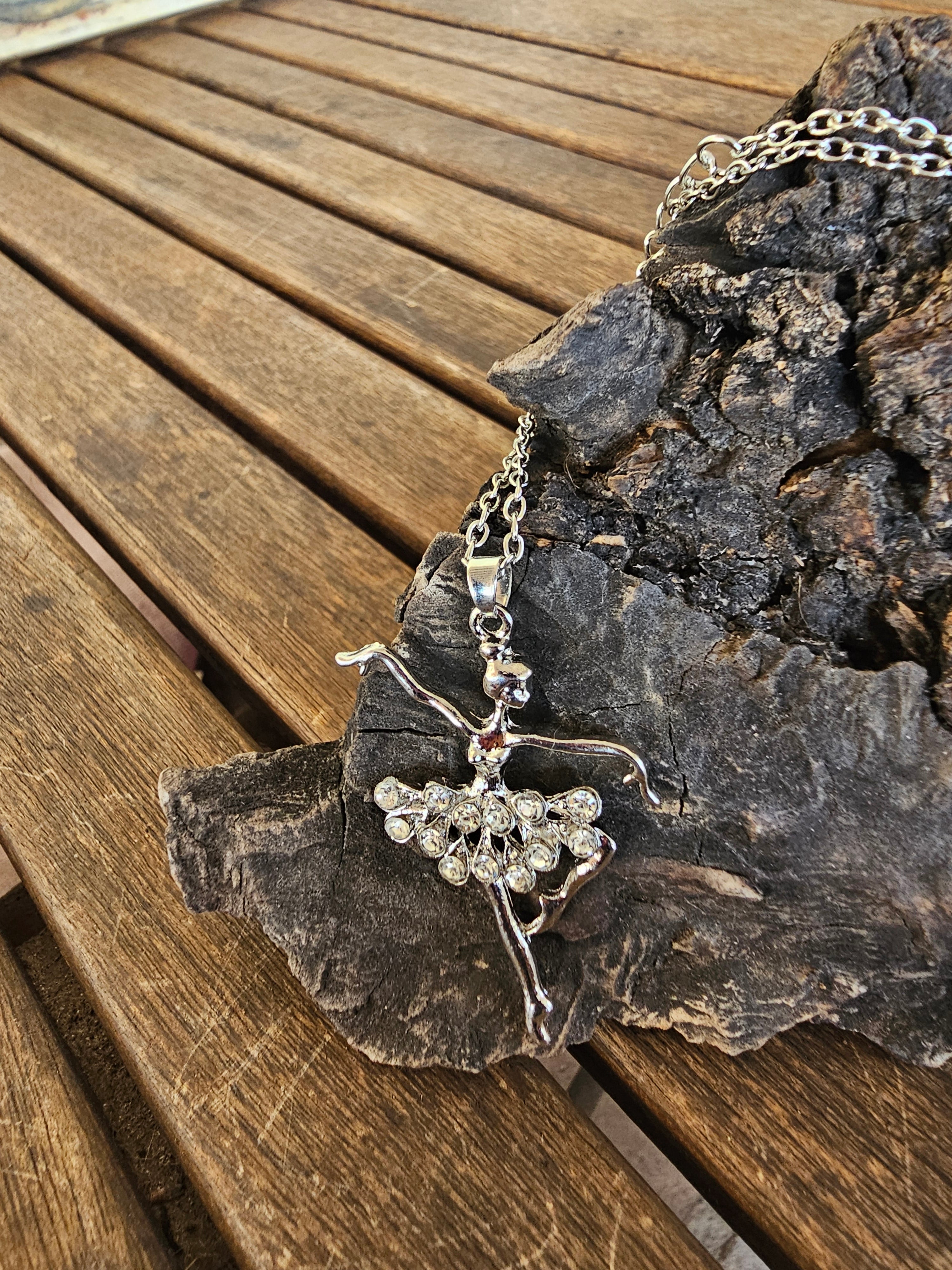 Collar con Colgante de Bailarina de Ballete – Plateado aleación y Cristal