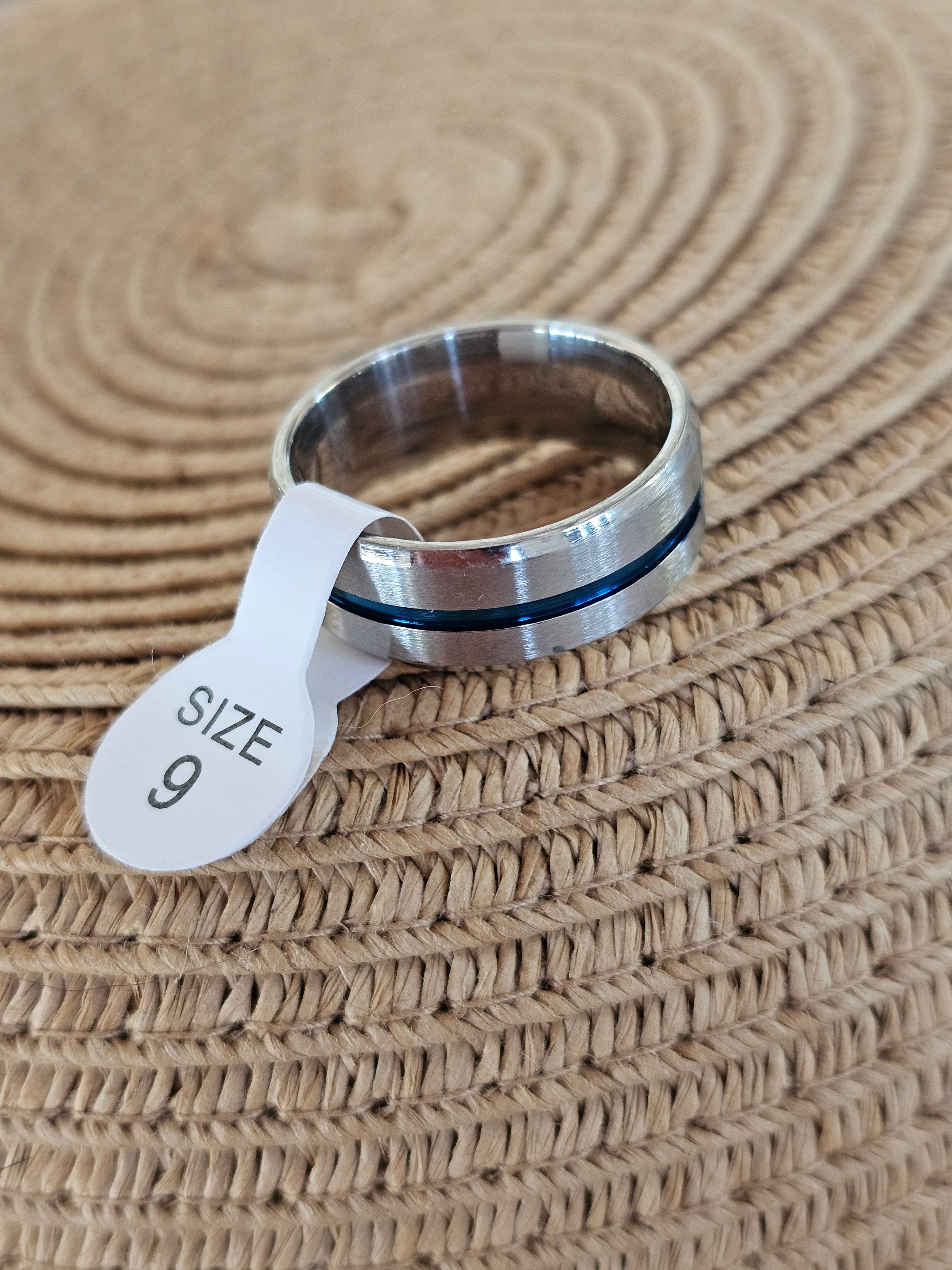 Anillo con un rayo azul