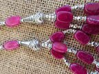 Collar púrpura con detalles interesantes