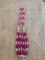 Collar púrpura con detalles interesantes