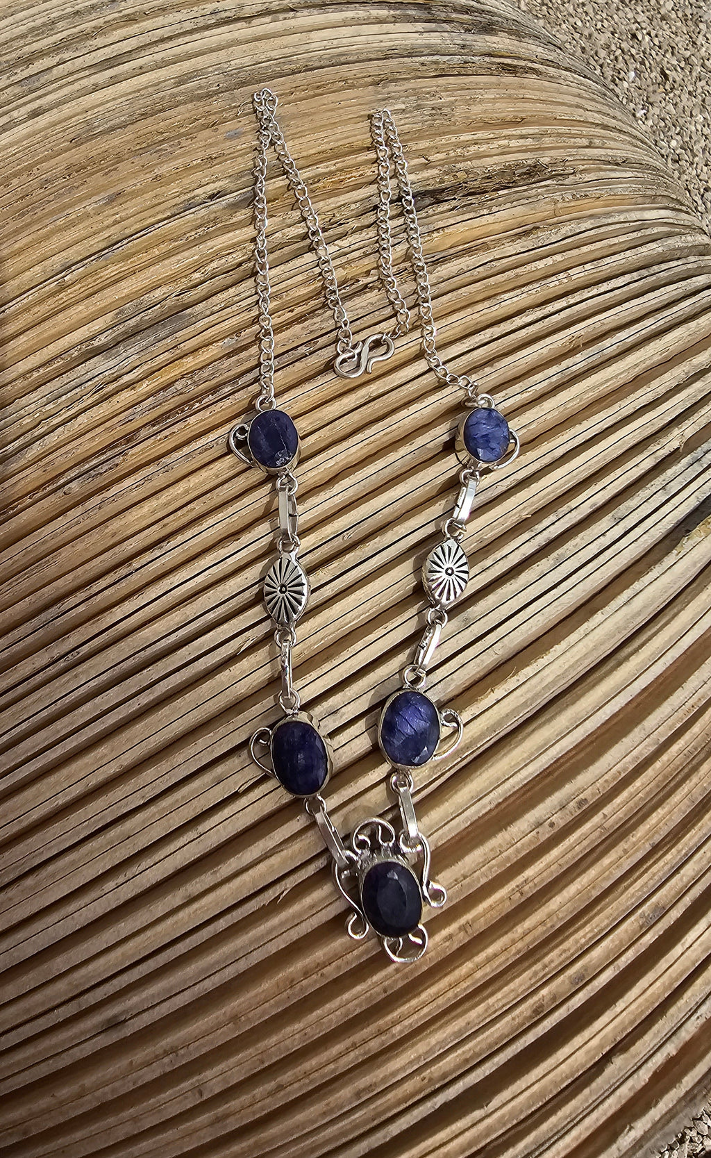 Romántico collar lavalier
