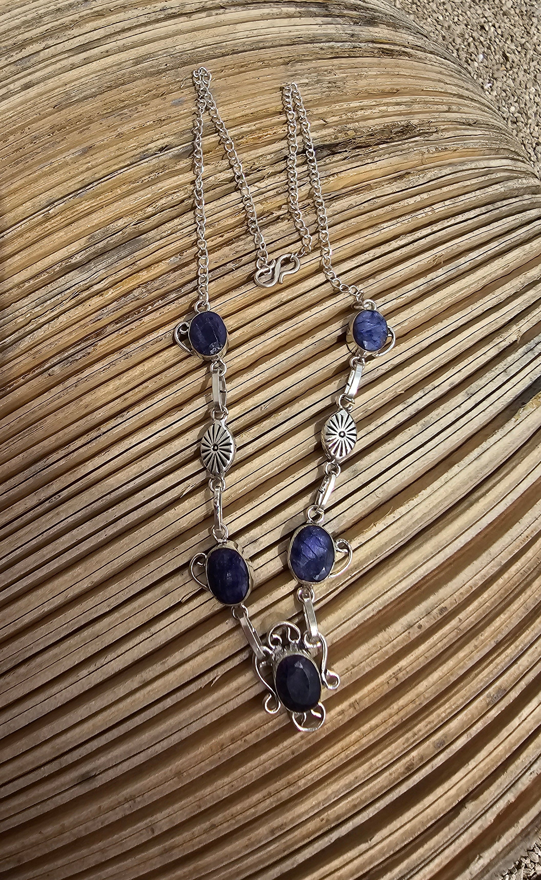 Romántico collar lavalier