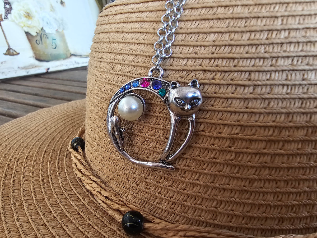 Collar Colgante Gato de la Luna – Perla y Cristales Arcoíris