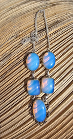 Lindo collar azul translúcido para cualquier ocasión