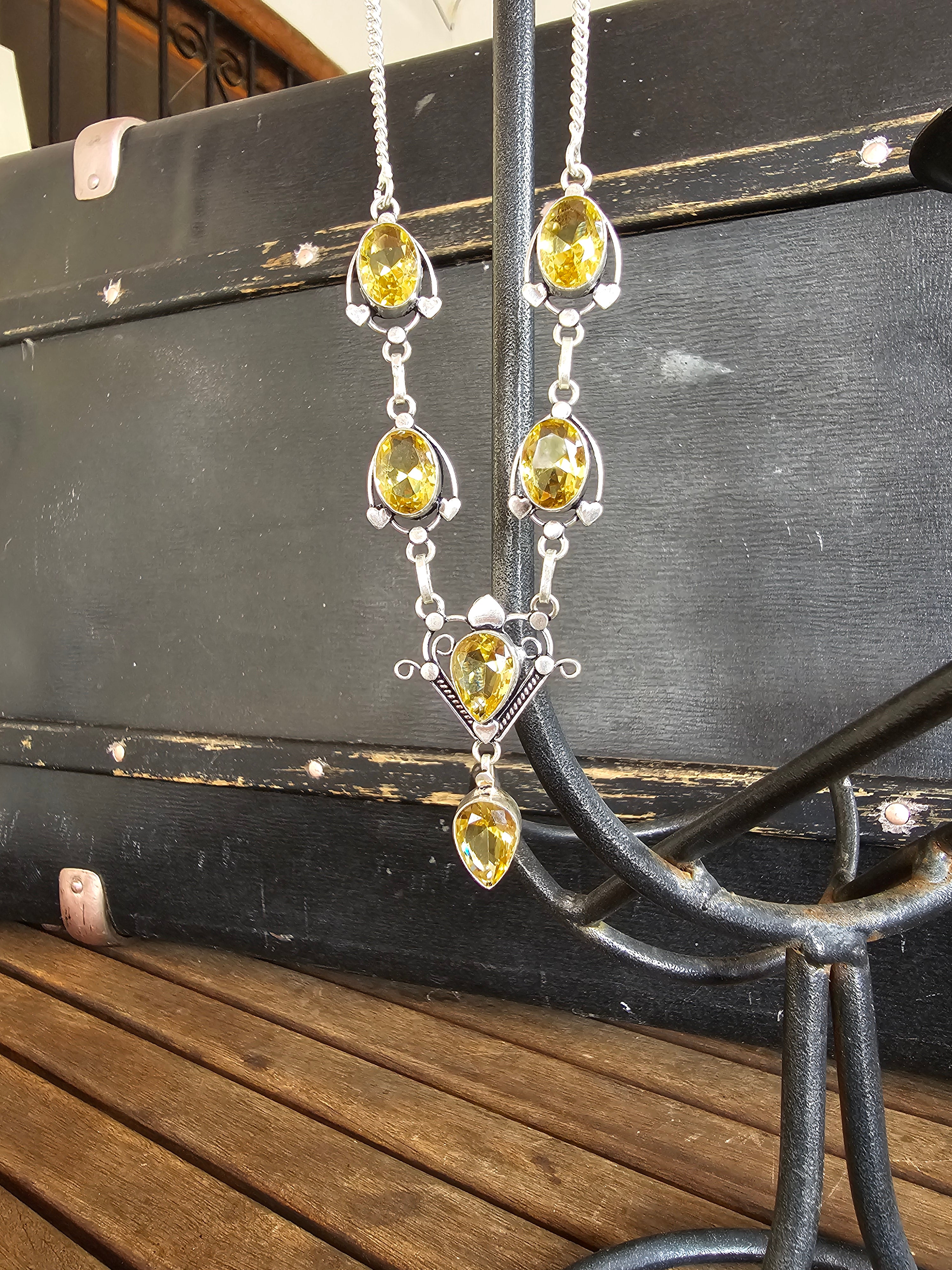 Romántico collar lavalier