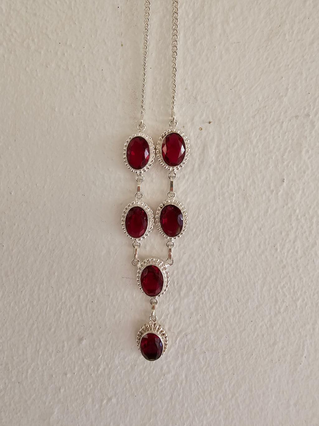 Lindo collar rojo para cualquier ocasión