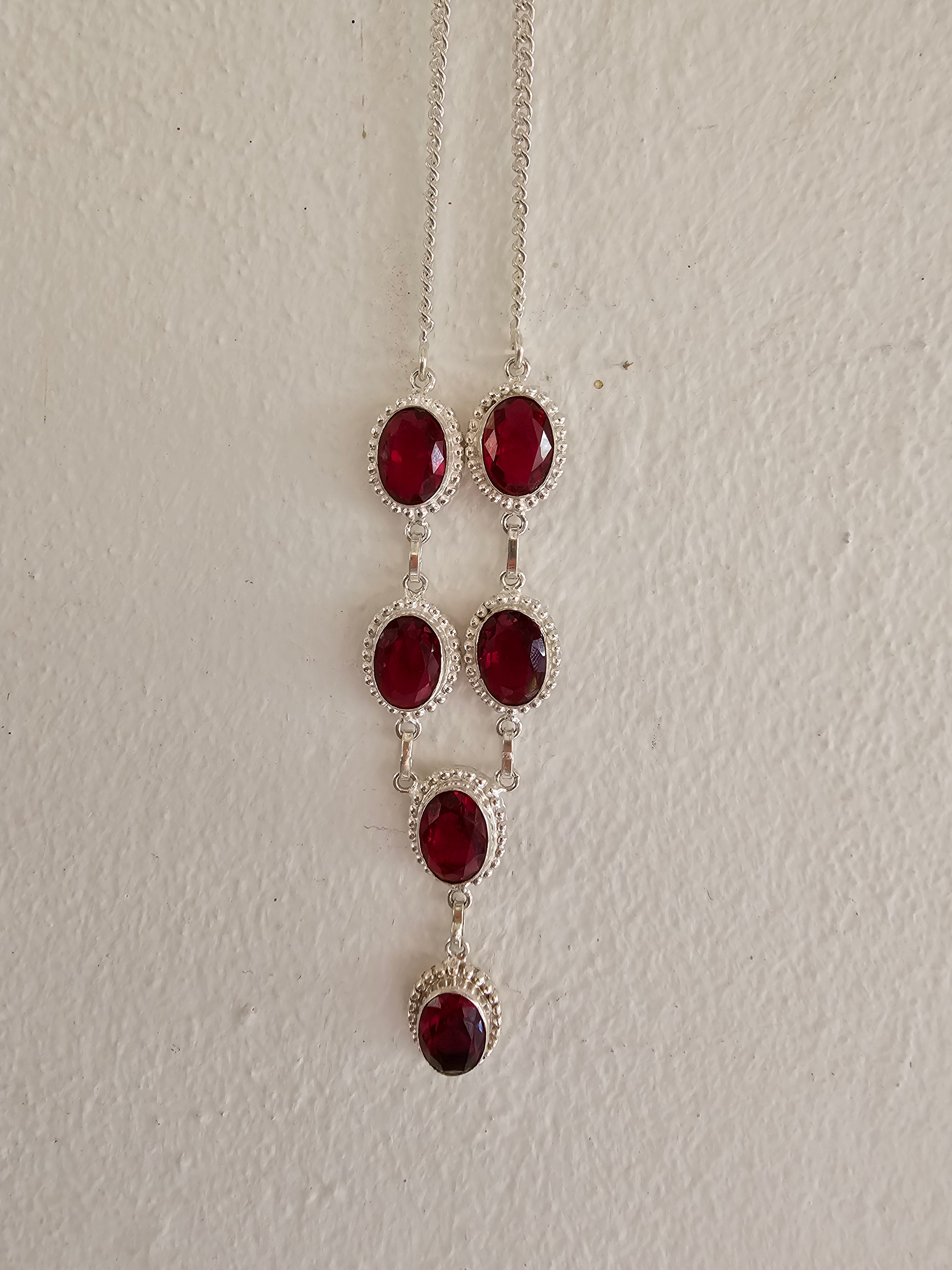 Lindo collar rojo para cualquier ocasión
