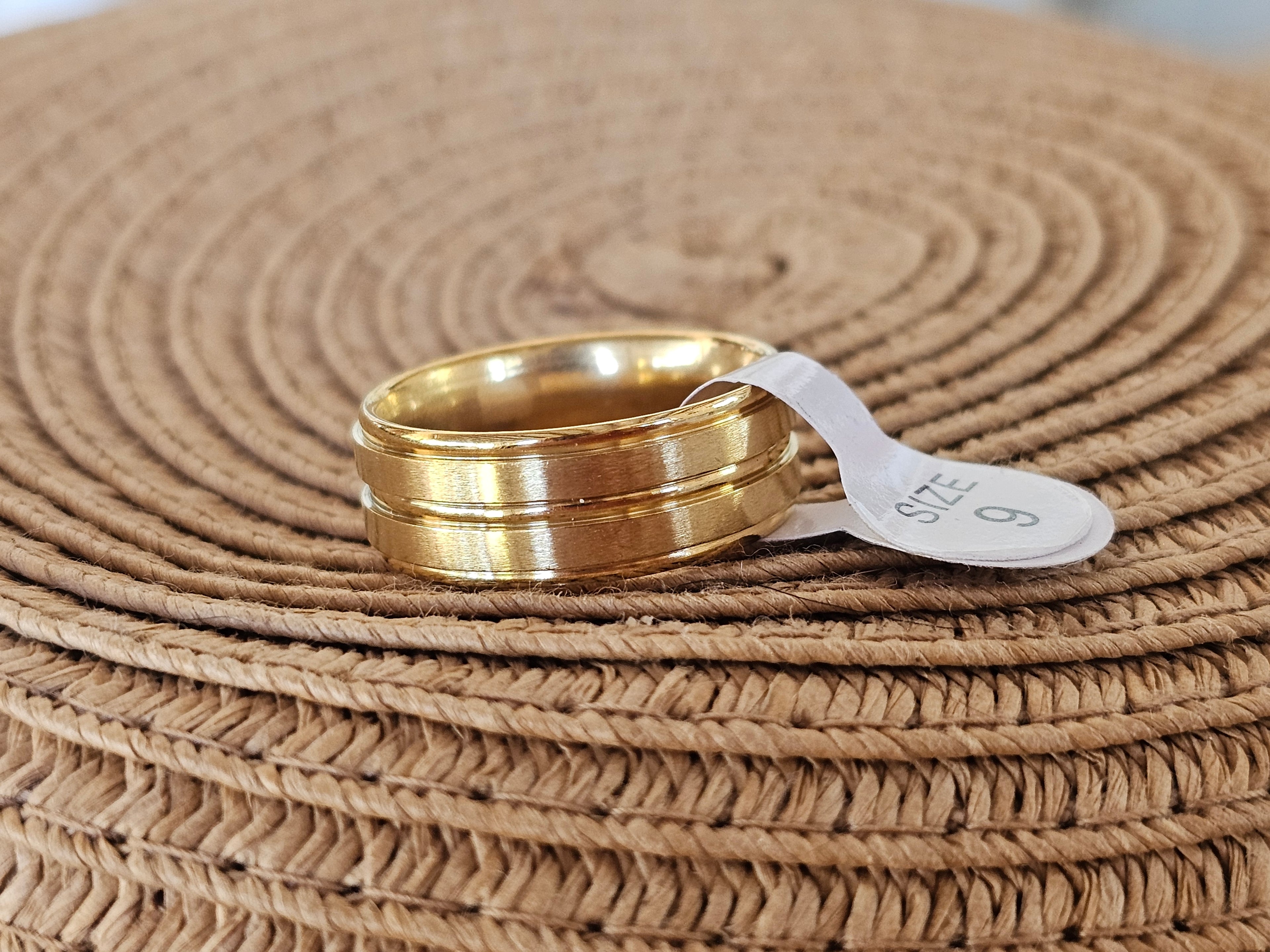 Anillo dorado ancho