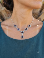 Lindo collar púrpura para cualquier ocasión