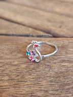 Delicado anillo con pavo real