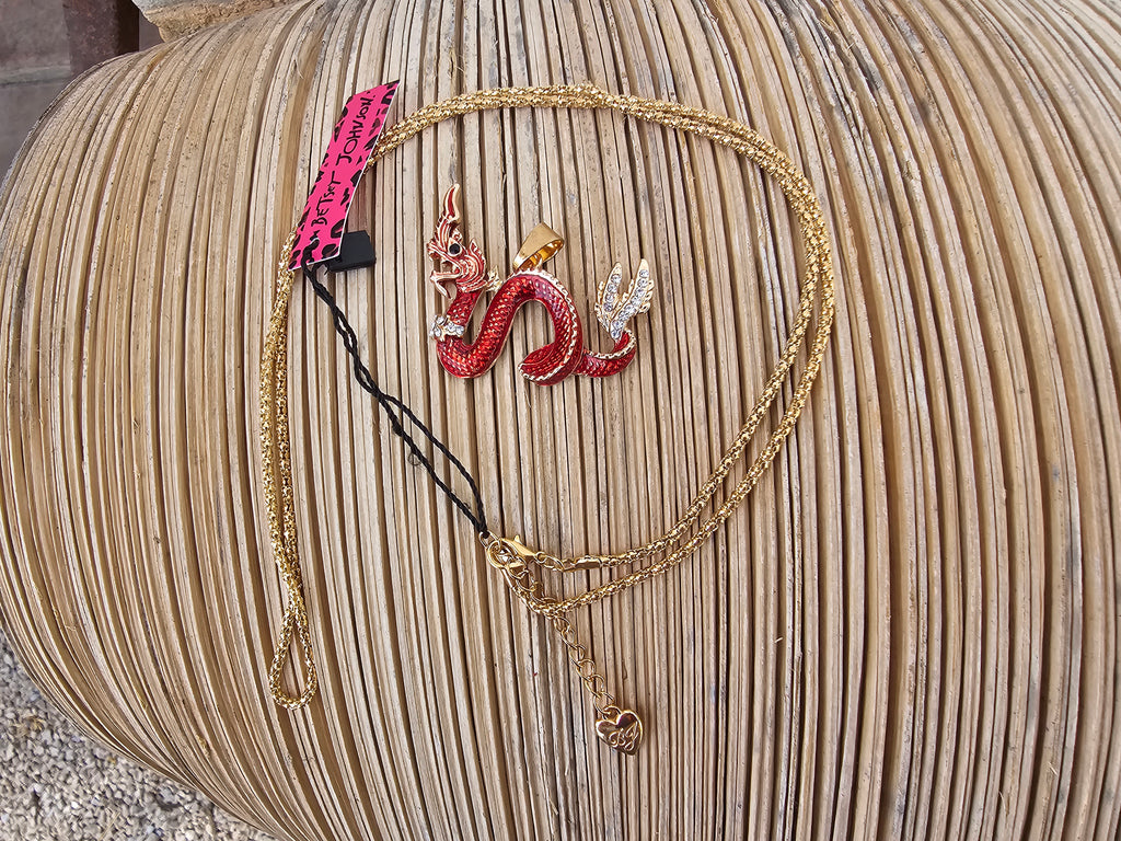 Collar Colgante Dragón Oriental Rojo – Dorado y Cristales (Betsey Johnson)