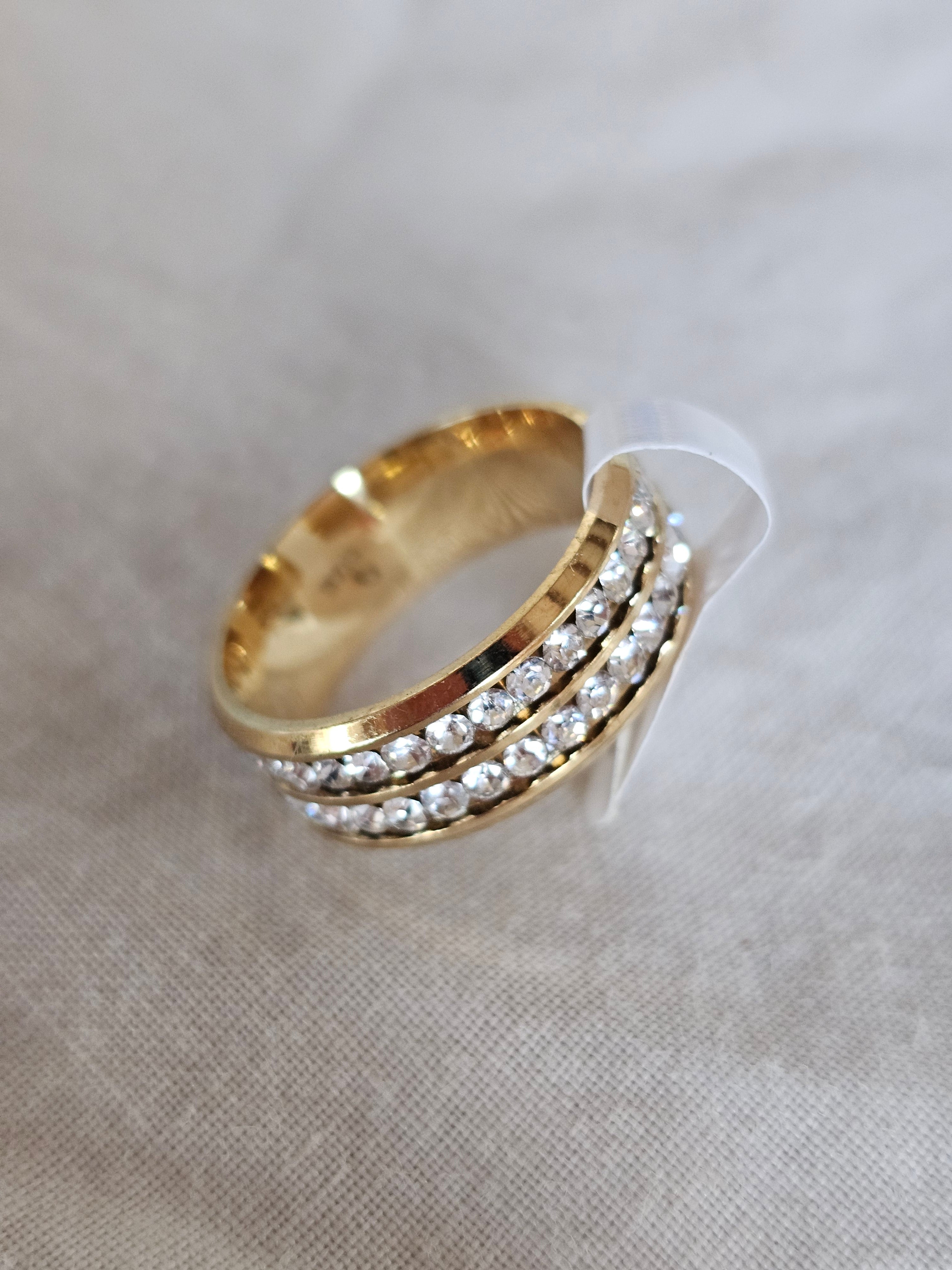 Anillo de dos filas de cristales