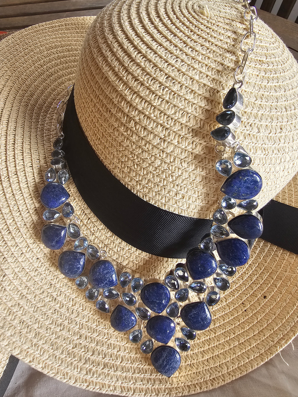 Collar azul bisutería