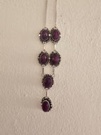 Lindo collar púrpura para cualquier ocasión
