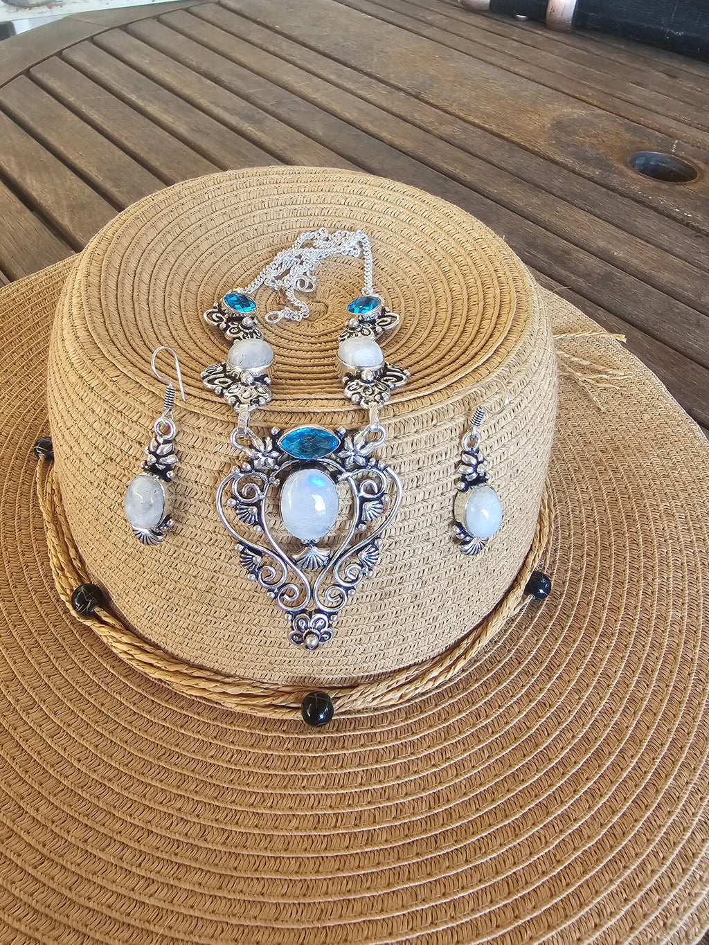 Hermoso conjunto de collar y pendientes