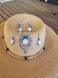 Hermoso conjunto de collar y pendientes