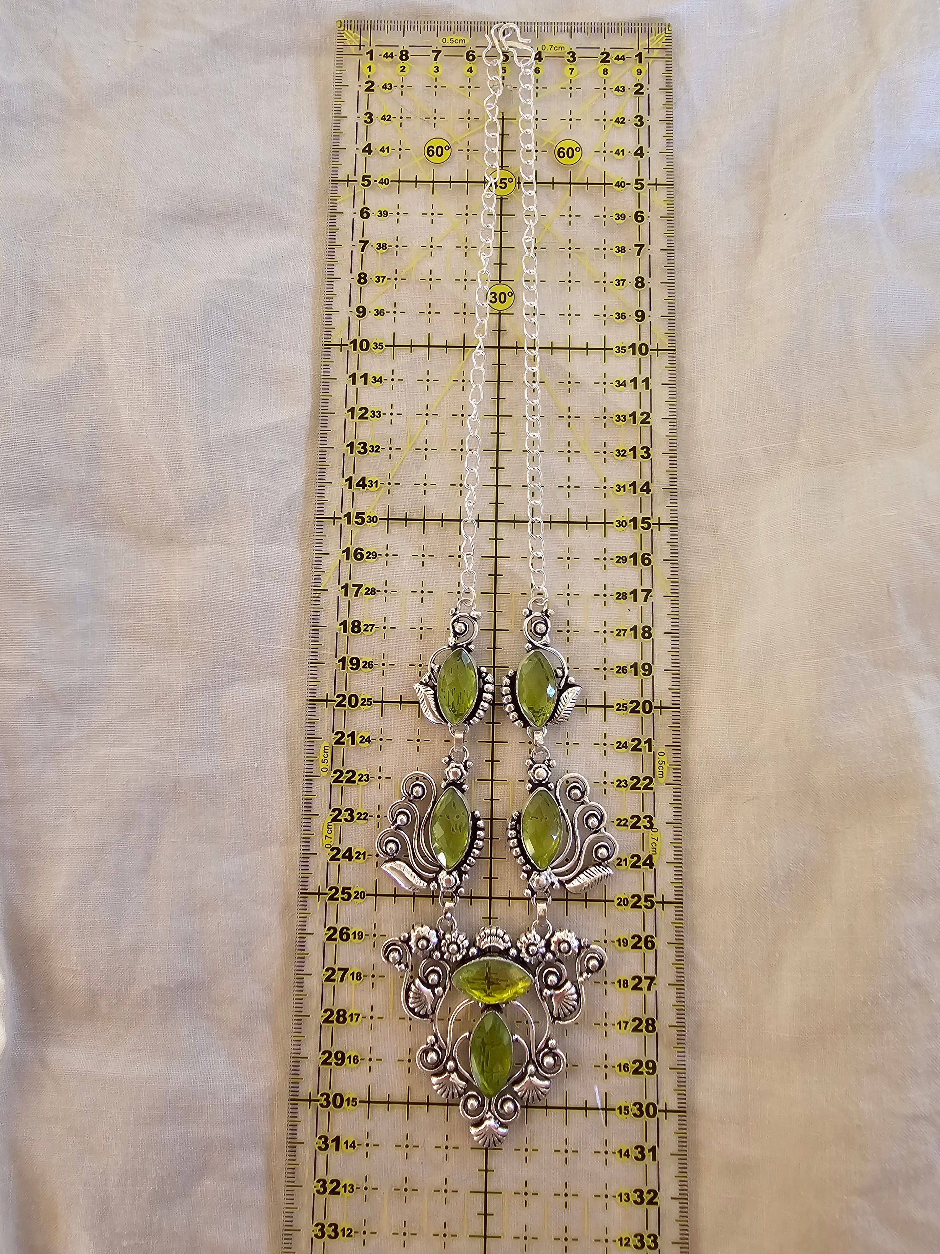 Collar delicado y elegante