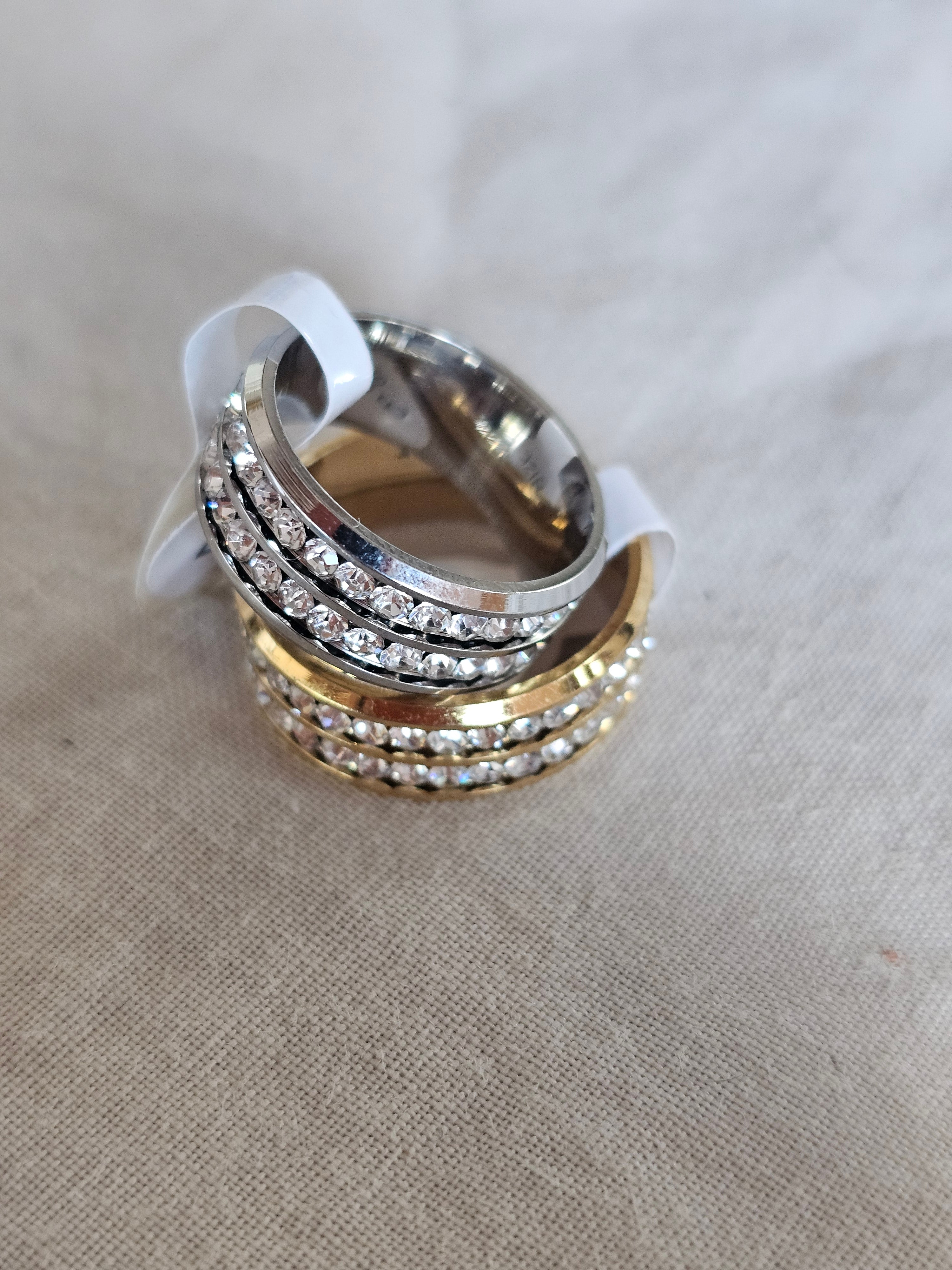 Anillo de dos filas de cristales
