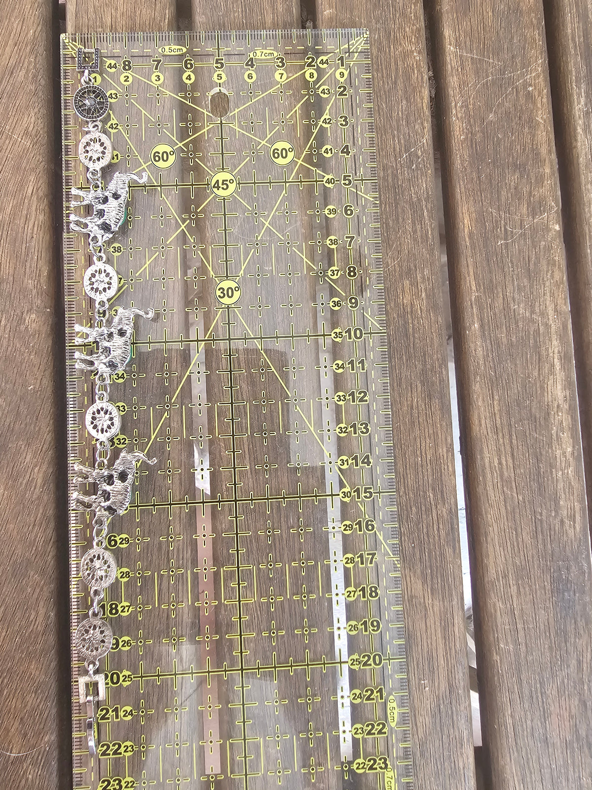 Pulsera Estilo Étnico con Elefantes y Piedras Verdes