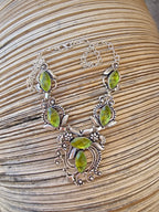 Collar delicado y elegante