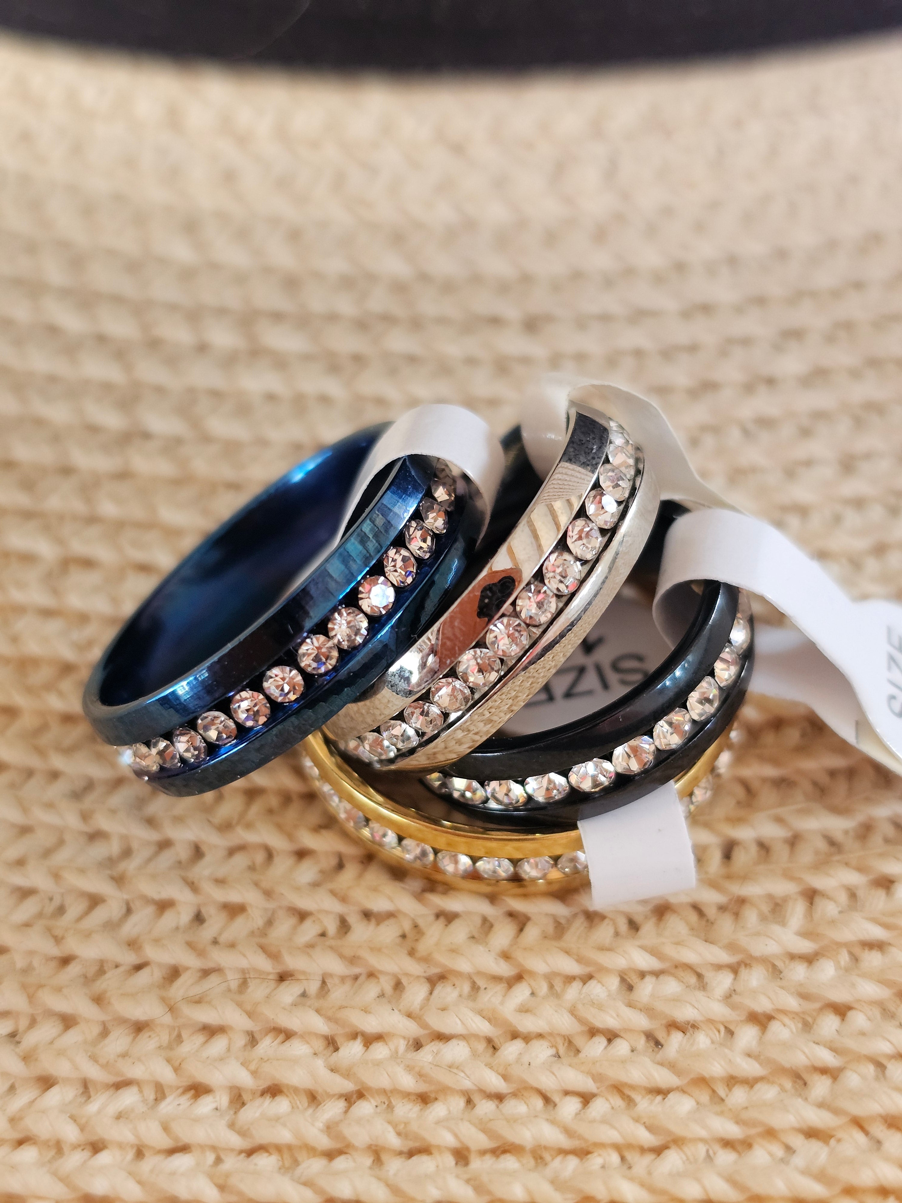 Anillo con cristales, varios colores