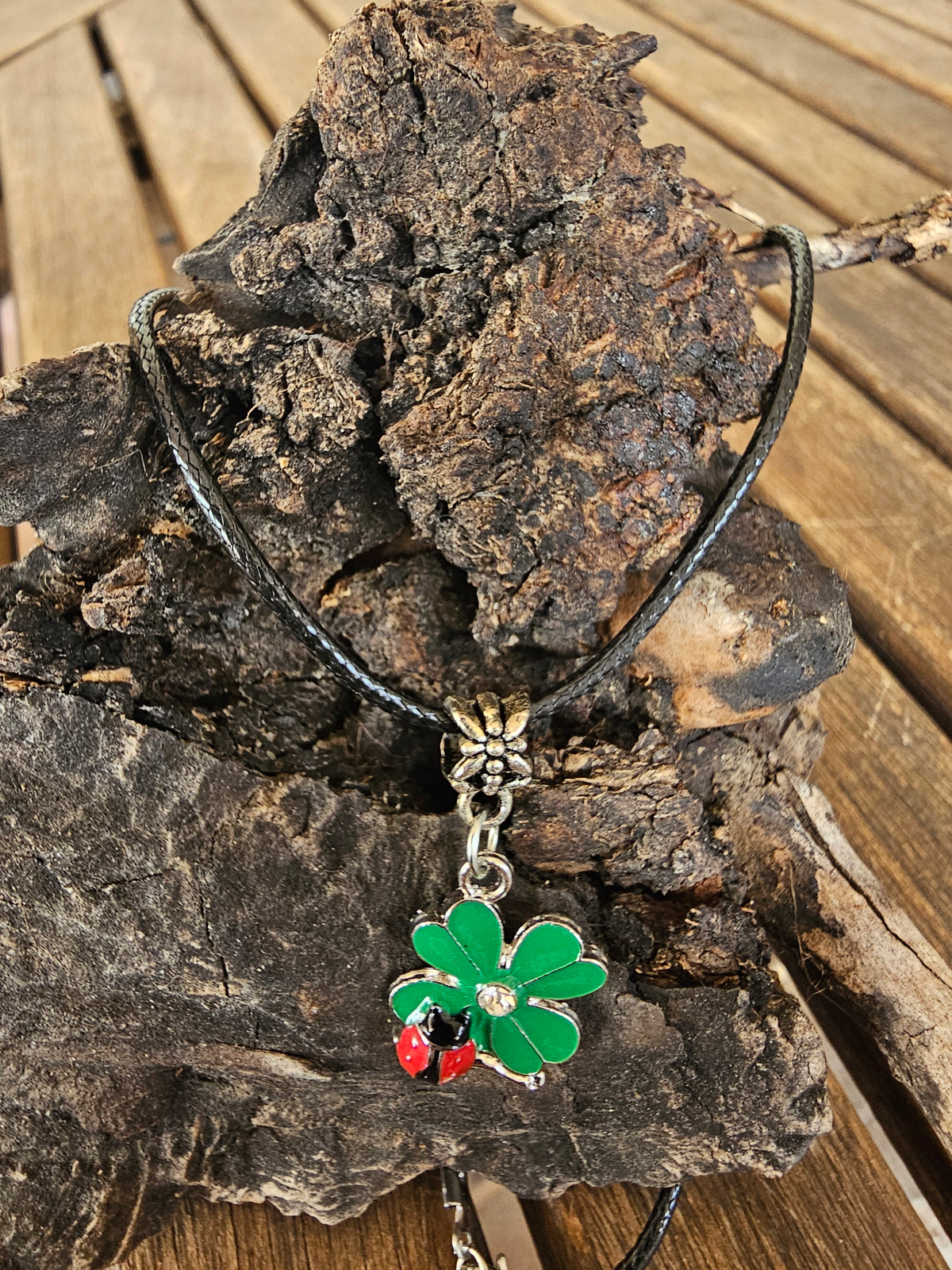 Collar "Doble Suerte" con Trébol de Cuatro Hojas y Mariquita